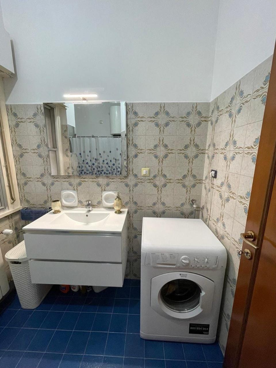 Bathroom, washing machine