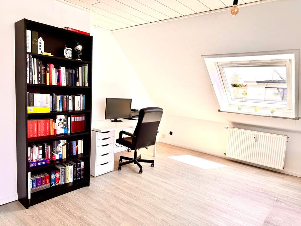 Loft 16 Weyhe - Self Check-In, Smart TVs, WLAN, 84 qm Apartment in Lower Saxony, Germany