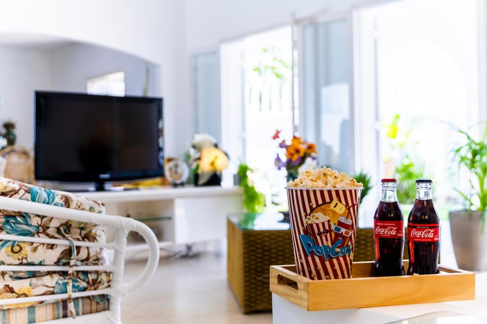 Communal lounge/ TV room, TV and multimedia, Living room, Seating area, Dining area
