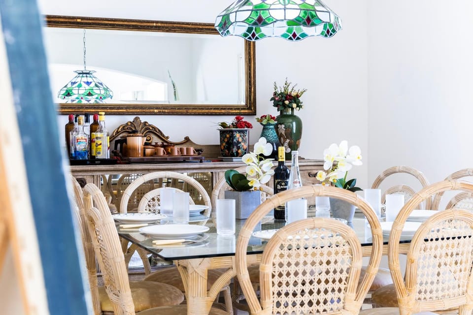 Seating area, Dining area