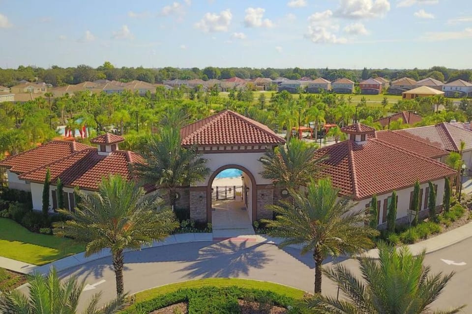 5bd 4.5bth Resort Villa w/ Pool - 20mins to Disney House in Four Corners