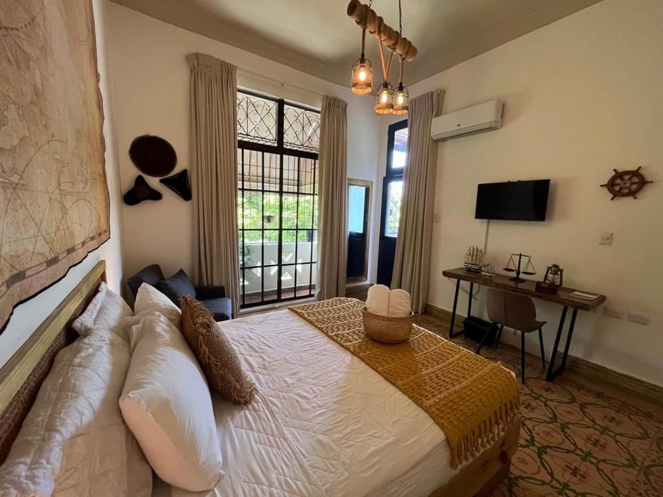 Bed, TV and multimedia, Photo of the whole room, Bedroom, air conditioner