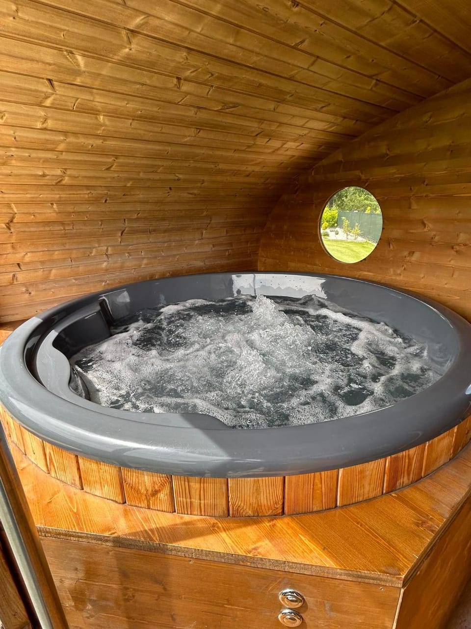 Hot Tub, Hot Tub