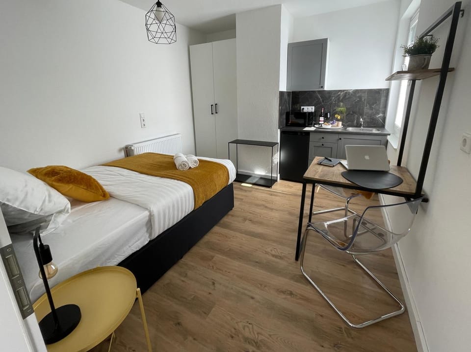 Staff, Kitchen or kitchenette, Photo of the whole room, Dining area