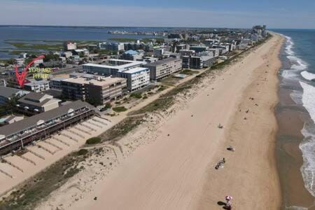 Sunny Beach Getaway A1 Ocean Block Walk to Beach Apartment in Ocean City