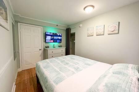 Sunny Beach Getaway A1 Ocean Block Walk to Beach Apartment in Ocean City