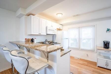 Sunny Beach Getaway A1 Ocean Block Walk to Beach Apartment in Ocean City