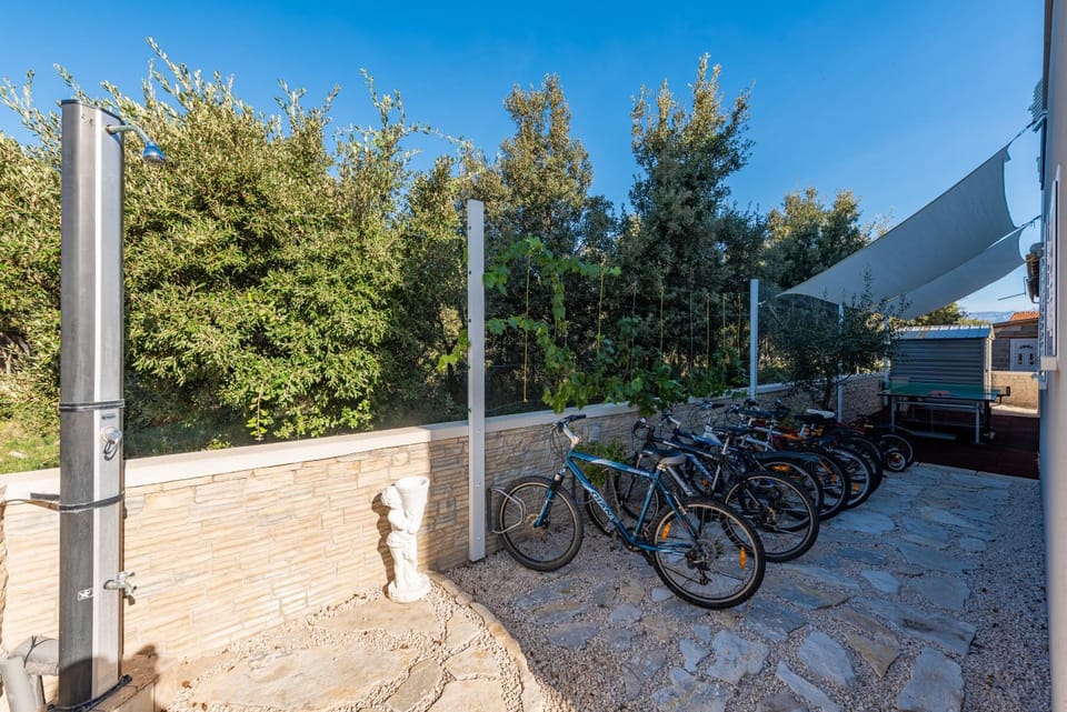 Shower, Table tennis, Cycling
