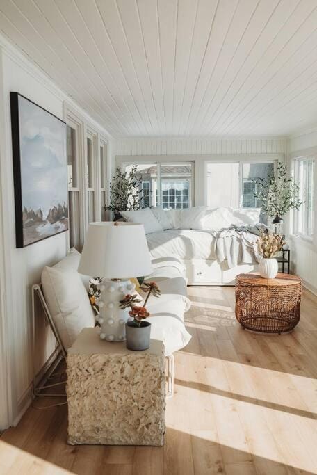 Beach House in Niagara Villa in Lake Erie