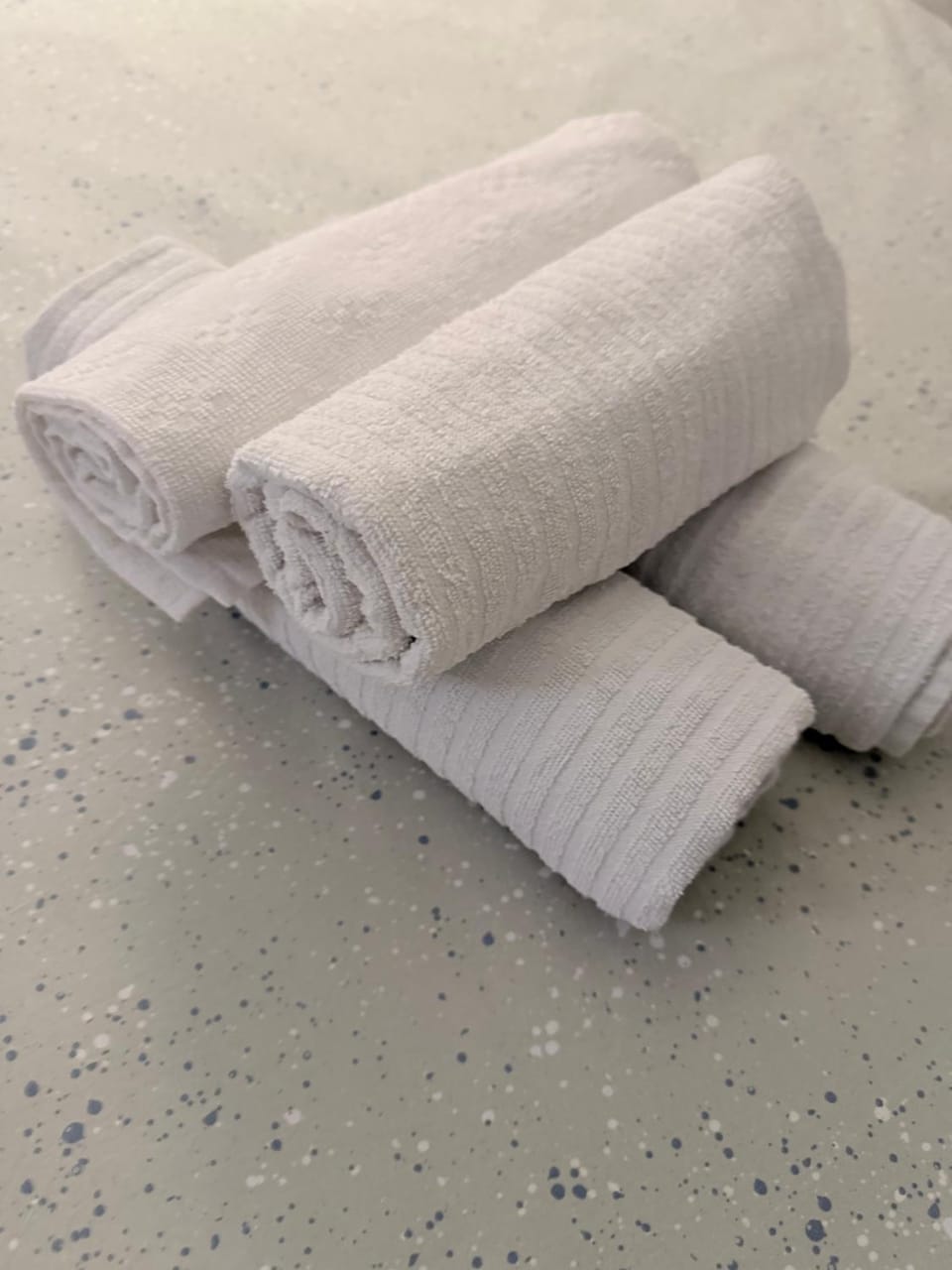 Bed, towels
