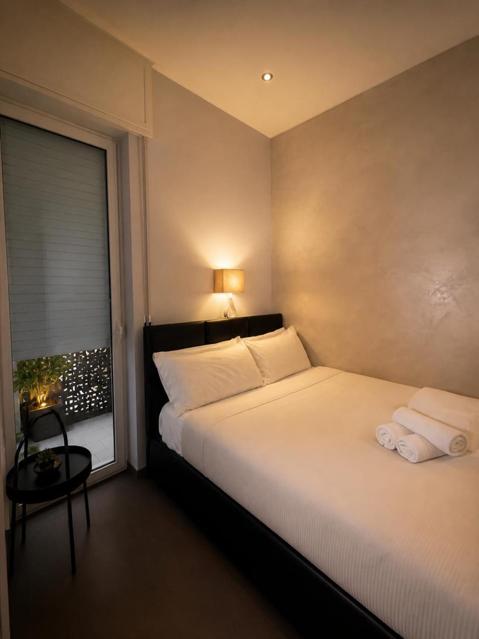 Bed, Photo of the whole room, towels