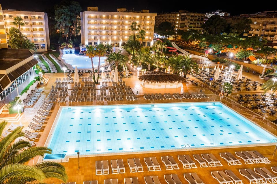Property building, Pool view, Swimming pool