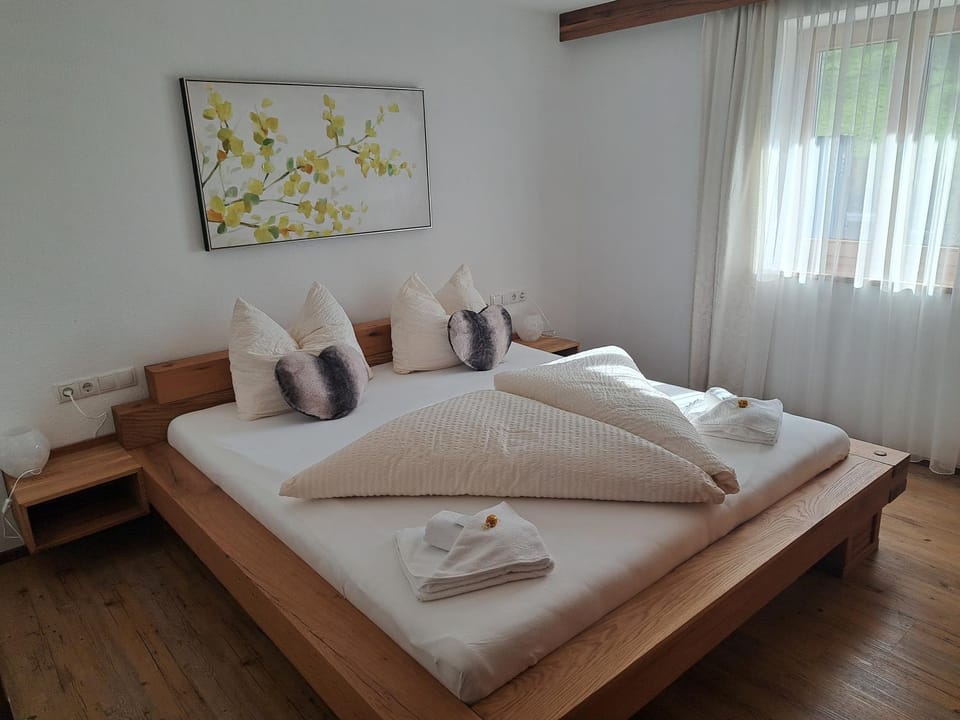 Bedroom, towels