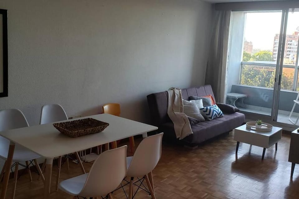 Frente a Terminal Tres Cruces. Apartment in Montevideo Department, Uruguay