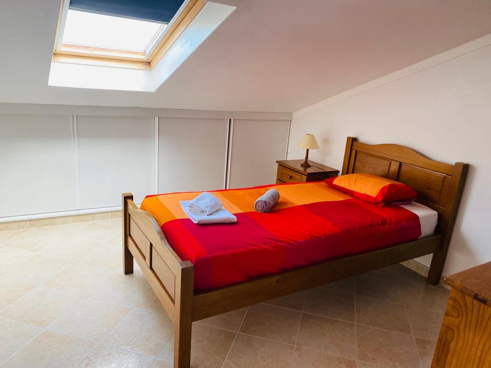 Bedroom, towels