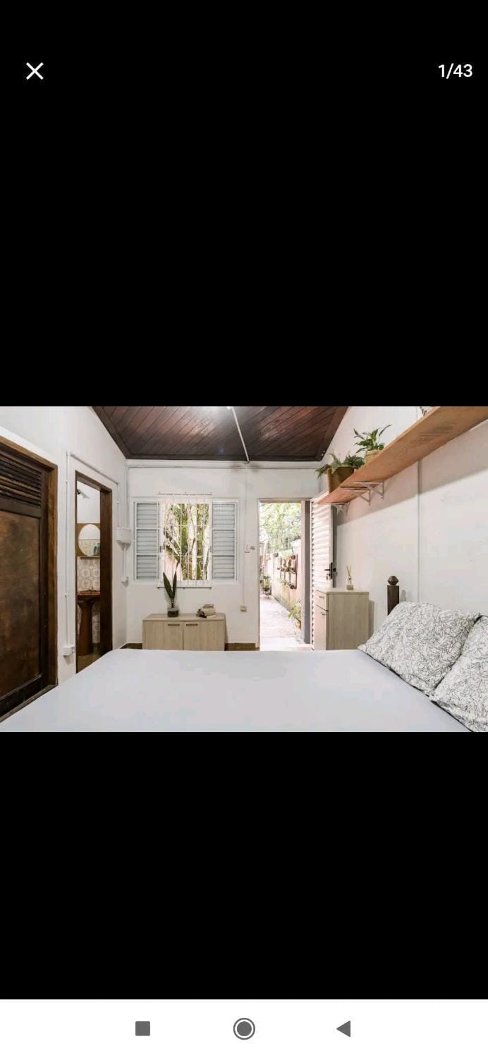Property building, Bed, Bedroom