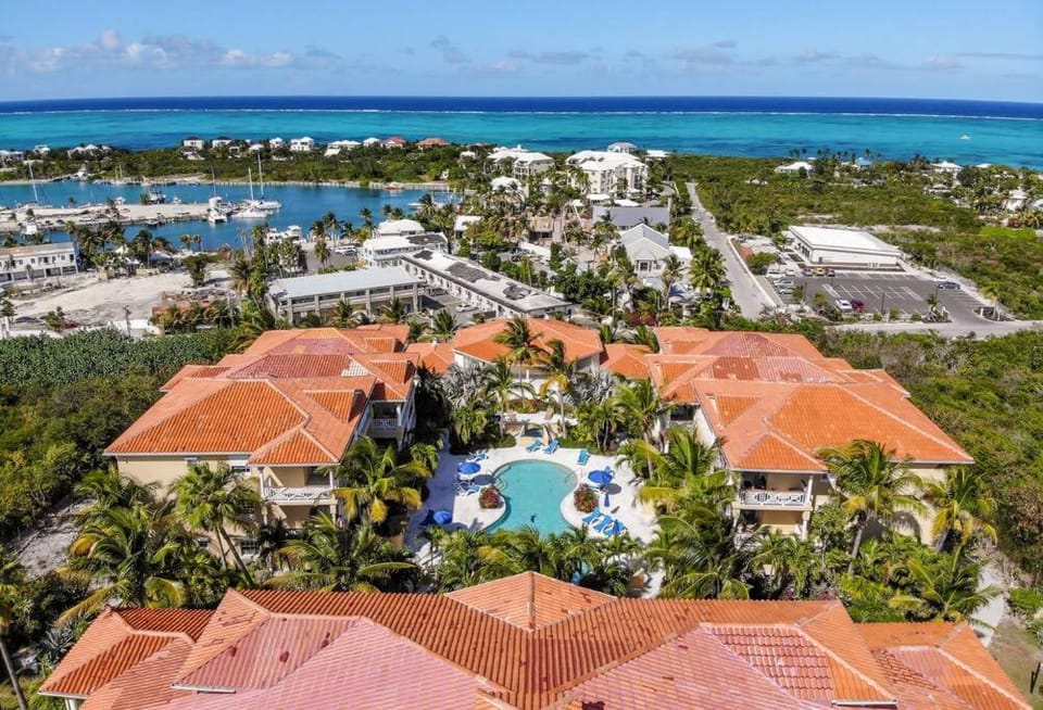 Shore to Please - Large Studio Steps from Pool Apartment in The Bight Settlement