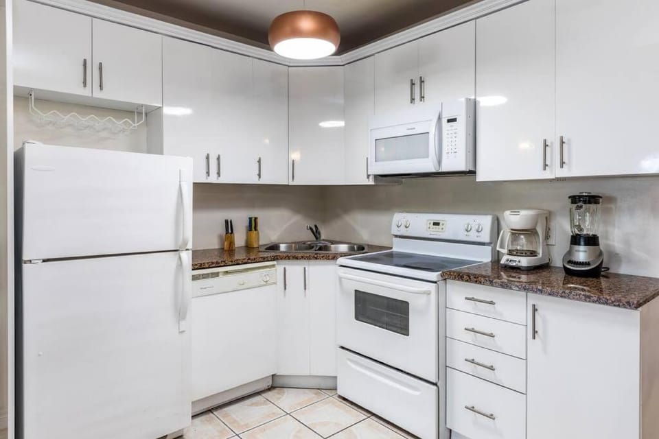 Coffee/tea facilities, Kitchen or kitchenette, minibar, pet friendly, stove, toaster