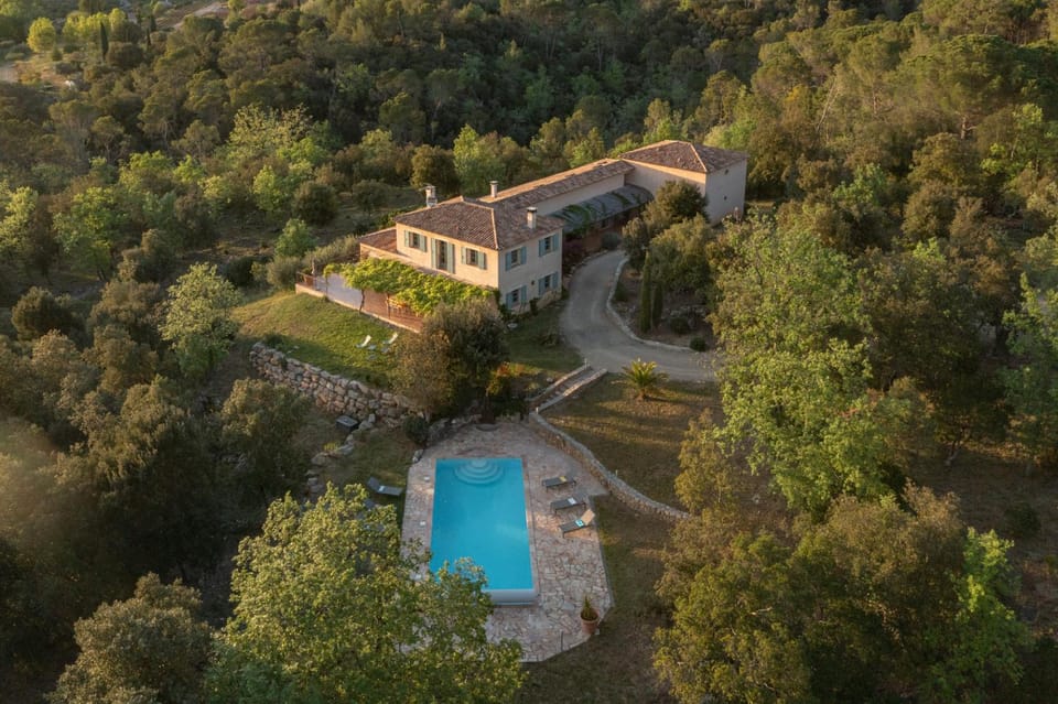 Property building, Natural landscape, Bird's eye view, Pool view, Swimming pool