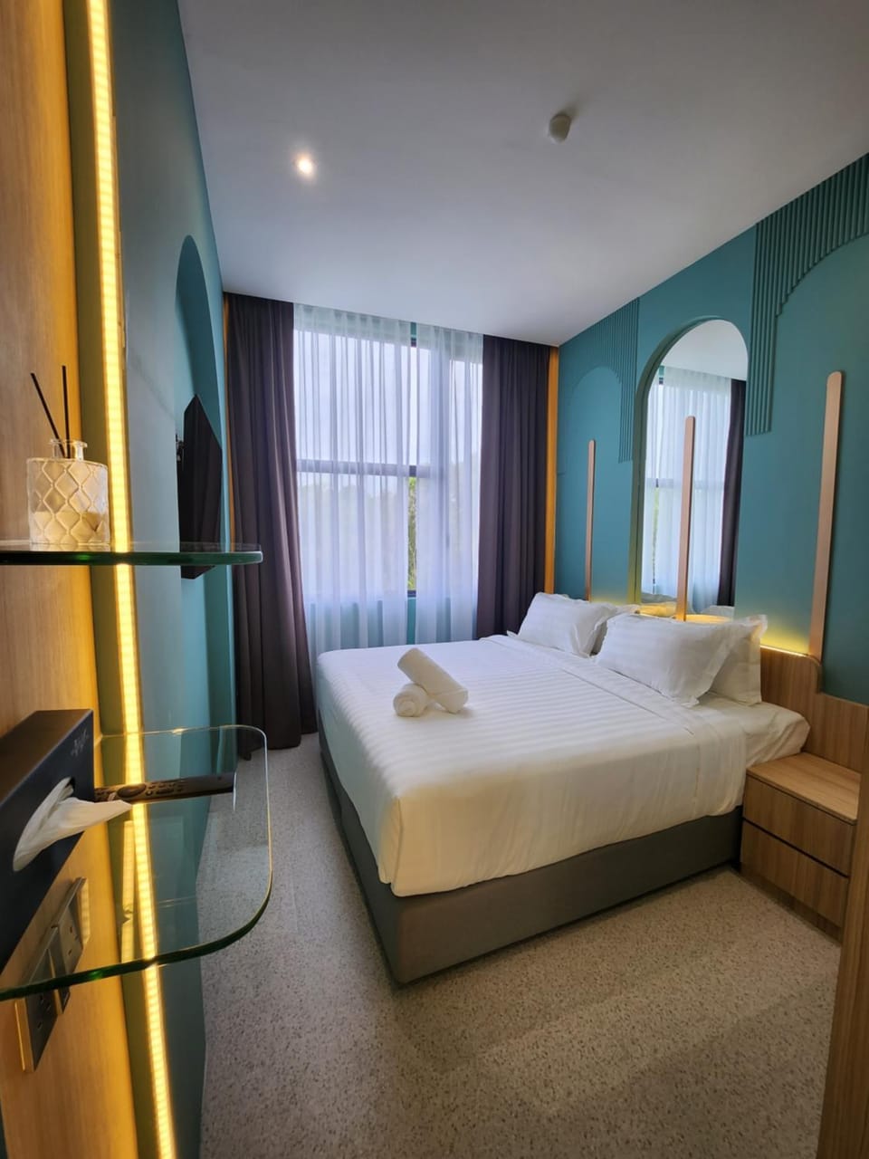 Bed, TV and multimedia, Photo of the whole room, Bedroom