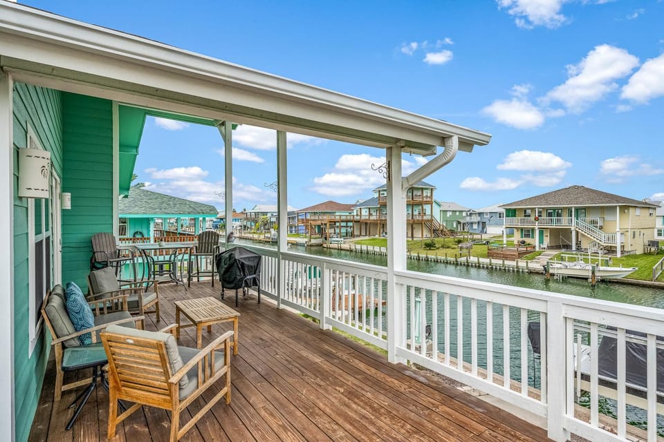 Patio, BBQ facilities, Seating area, Dining area
