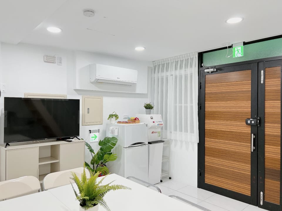 Communal lounge/ TV room