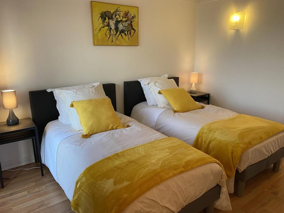 Appartement panoramique au centre de Moulins avec terrasse, 2 chambres, et équipements modernes - FR-1-489-412 Apartment in Moulins