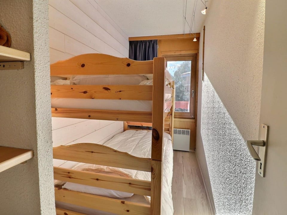 2 Pièces Skis aux Pieds - Balcon, Animaux Ok - FR-1-182-253 Apartment in Les Allues