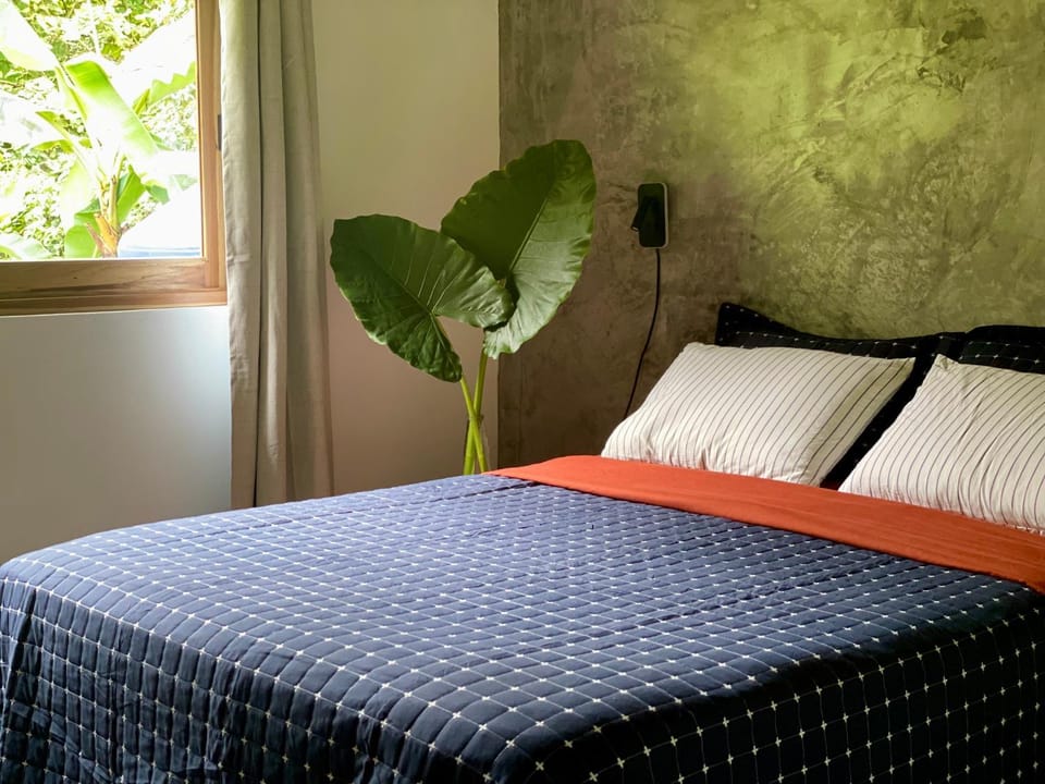 Bed, Bedroom, Garden view