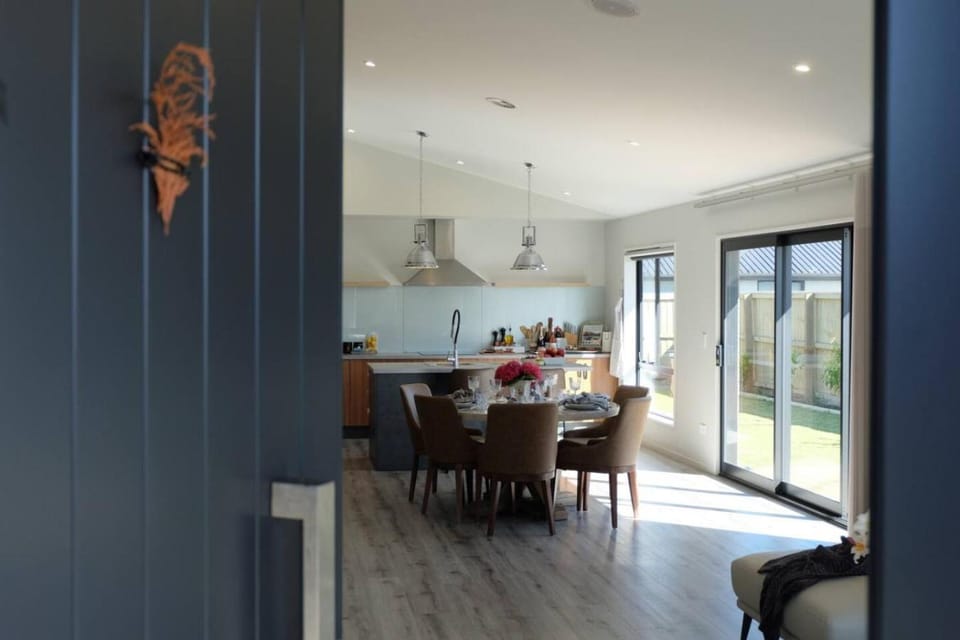 Quiet & Warm House Parking Sleeps 7, 19 mins from CHC airport House in Christchurch