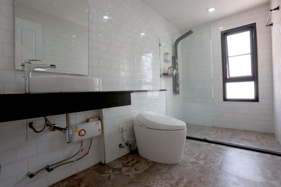 Shower, Toilet, Bathroom