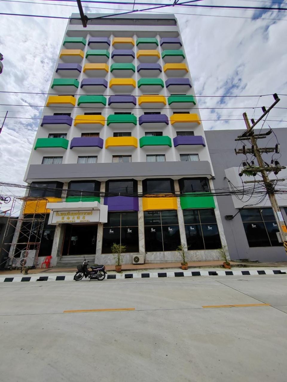 Facade/entrance