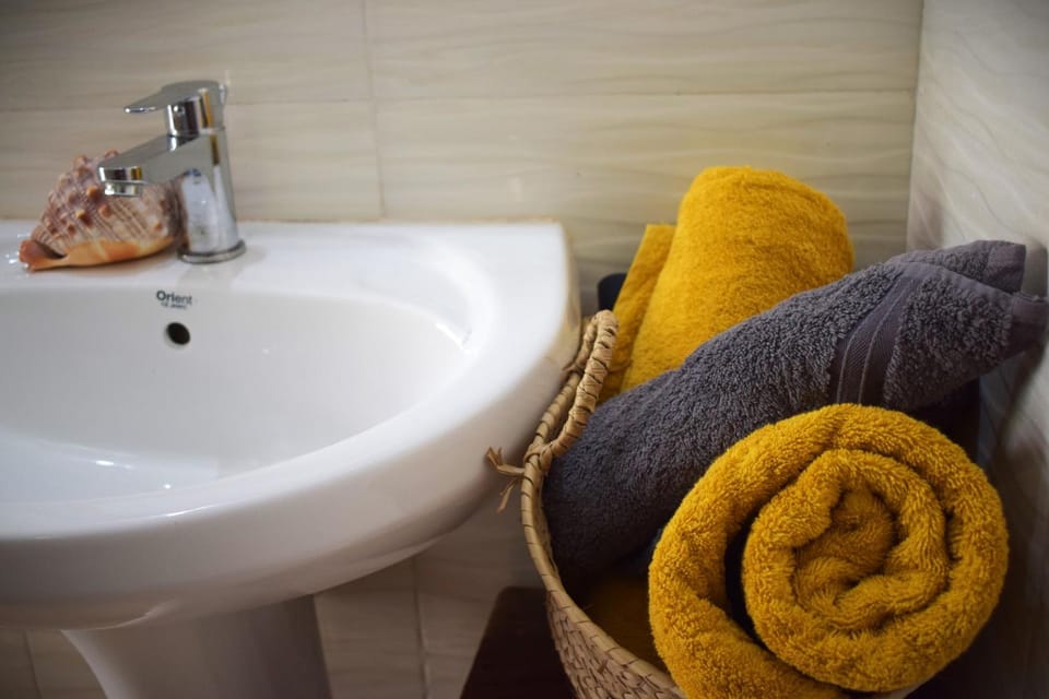 Bathroom, towels