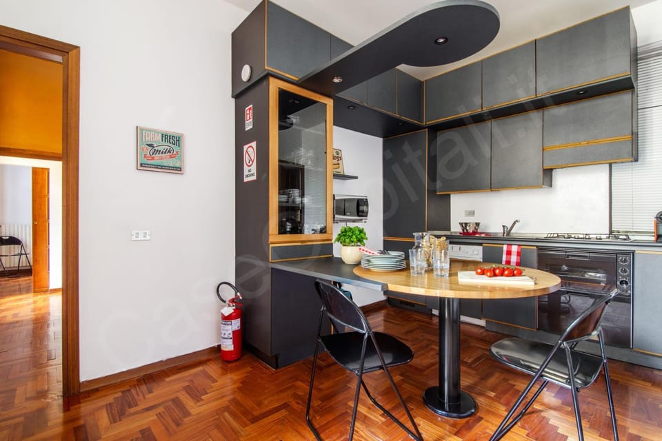 Kitchen or kitchenette, Dining area, oven, stove