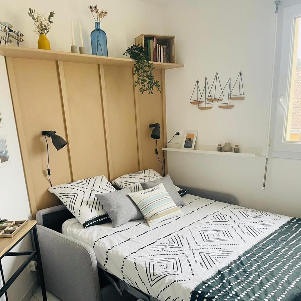 Bed, Photo of the whole room, Bedroom