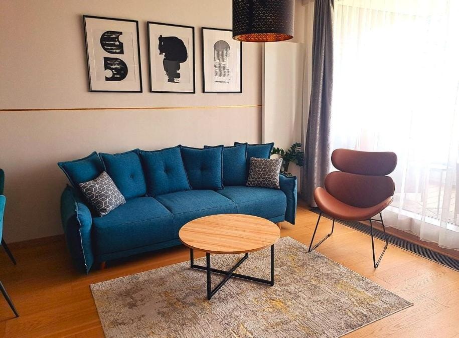 FREE Garage Parking!!! Stylish Getaway in Prime Bratislava Location - By the Danube and Old Town Apartment in Bratislava