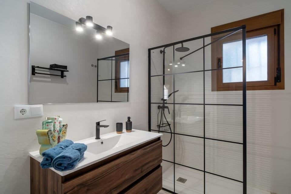 Shower, Bathroom, towels