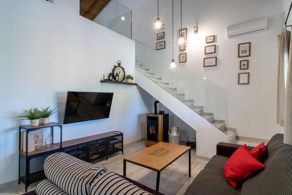 TV and multimedia, Living room, Seating area, air conditioner
