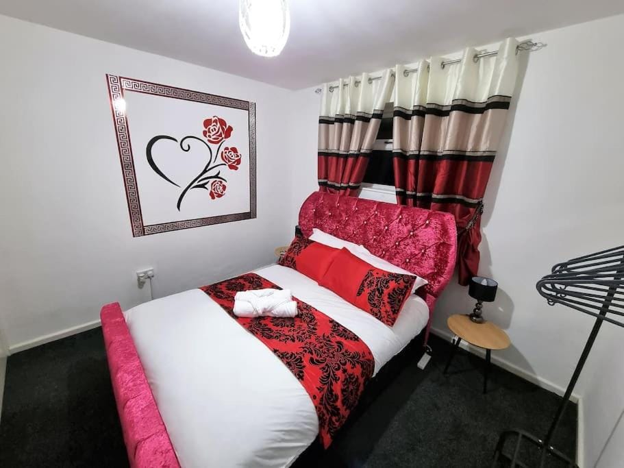 *C.sani* Setup for your most relaxed & amazing stay + Free Parking + Free Fast WiFi * House in Leeds