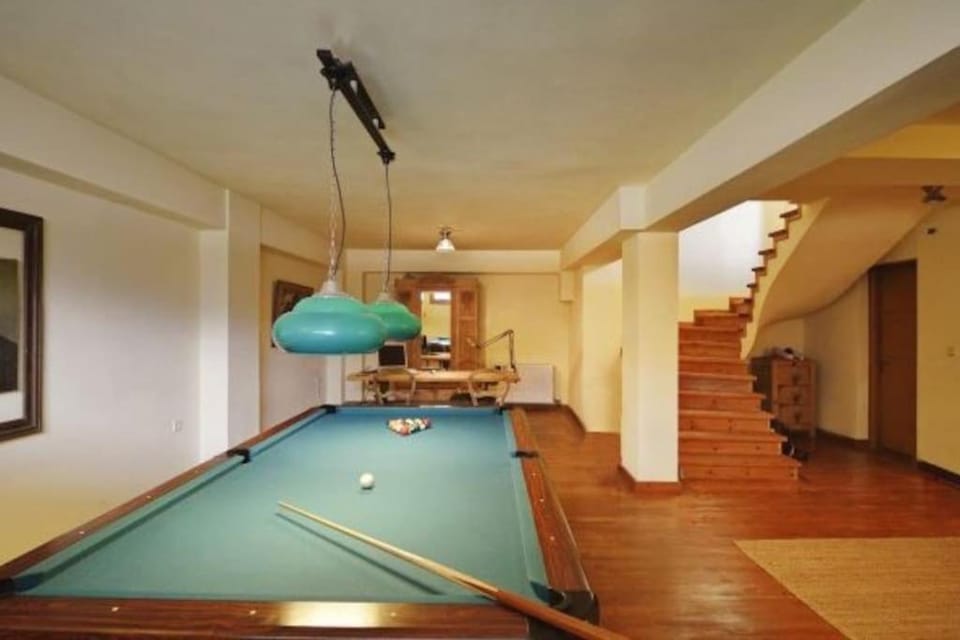 Billiard, Game Room