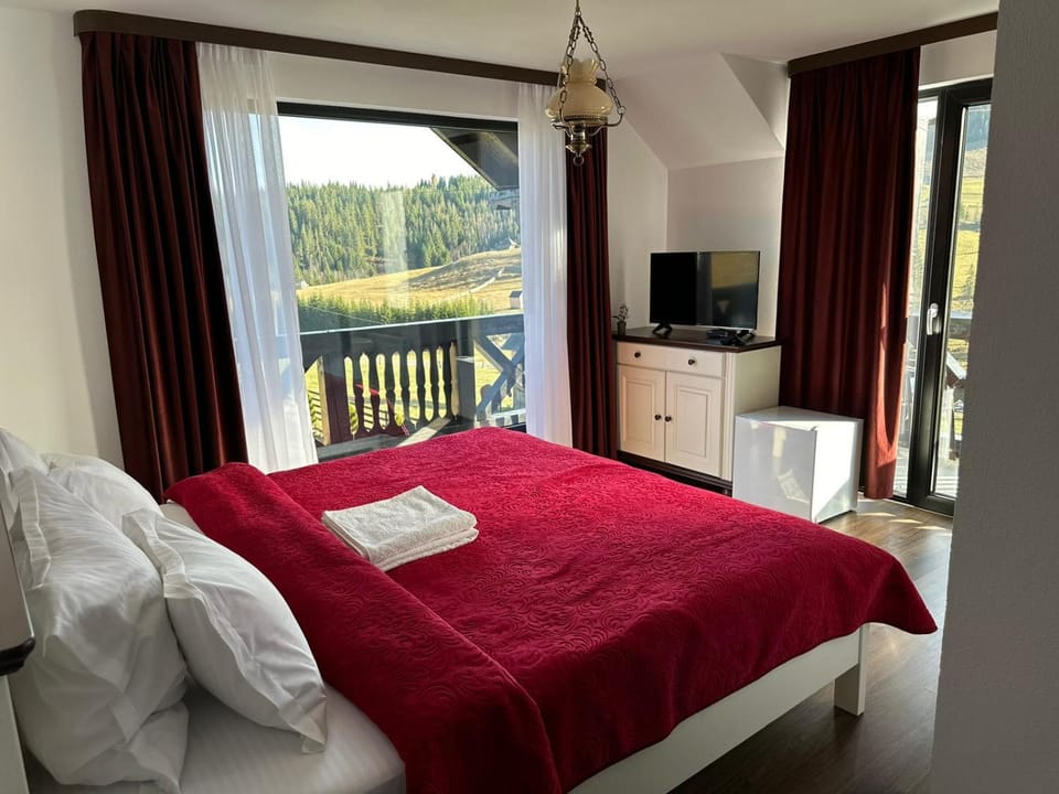 Conacul Munții Bucovinei Bed and Breakfast in Romania