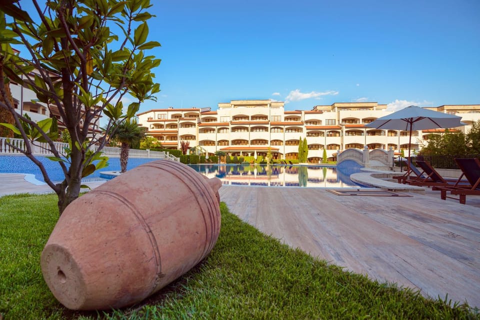 Property building, Day, Natural landscape, Pool view, Swimming pool