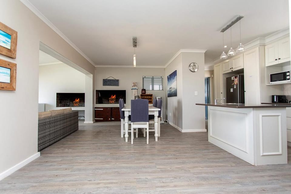Weskus Kaya 175m to Beach and Power Backup House in Western Cape