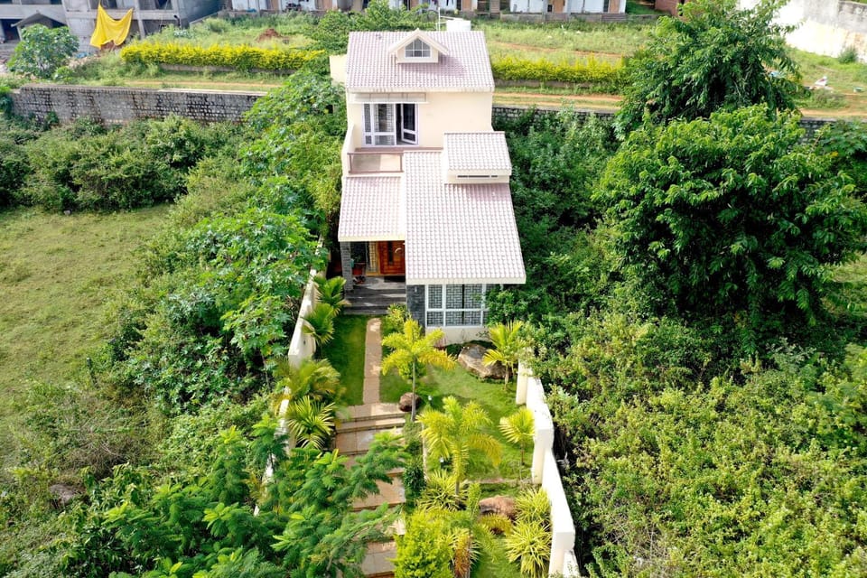 Property building, Day, Garden, Garden view