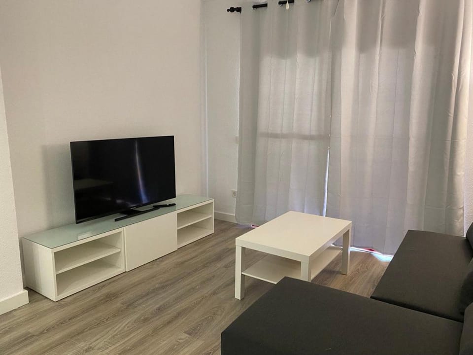 Communal lounge/ TV room, TV and multimedia, Living room, Seating area, Evening entertainment
