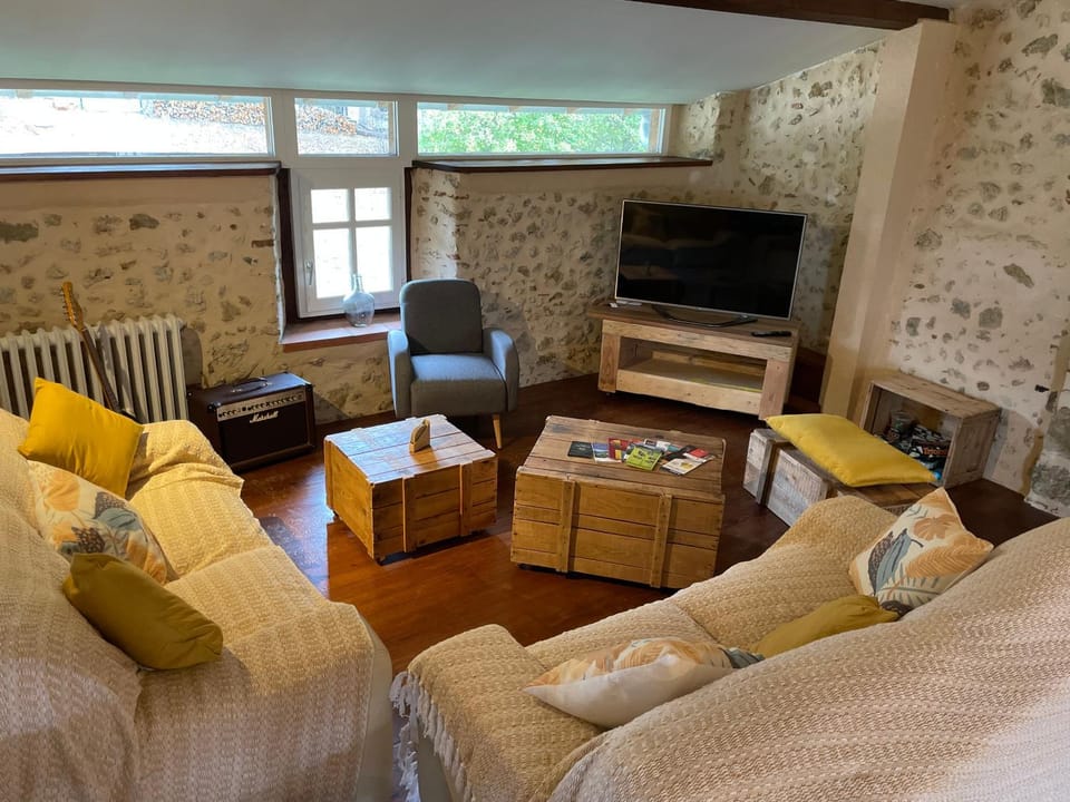 Communal lounge/ TV room, Living room, Seating area