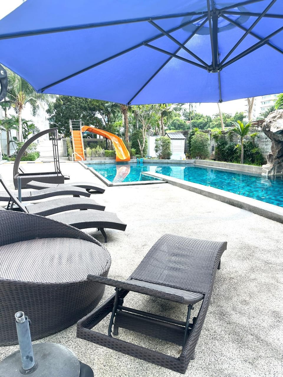 Pool view, Swimming pool, sunbed