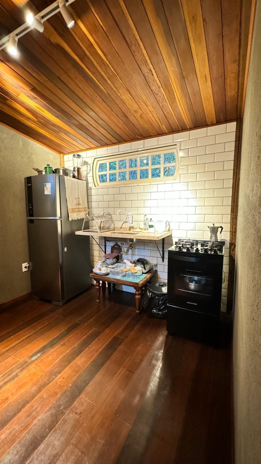 Kitchen or kitchenette, oven