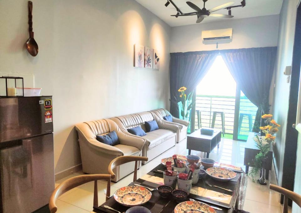 Living room, Seating area, Dining area, Food, fireplace