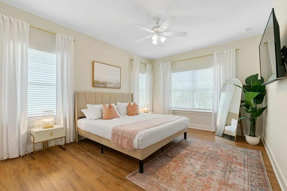 Ocean Breeze- Chic Steps to beach Family Friendly House in Butler Beach